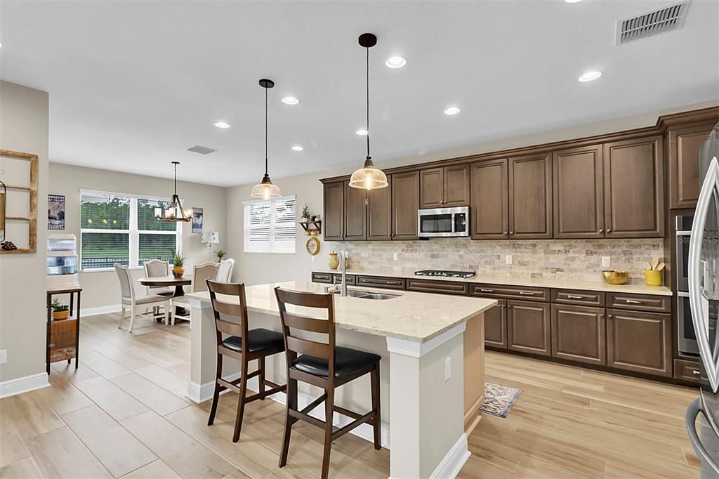 На продажу: $729,000 (4 спален, 2 ванн, 2706 Квадратных фут)