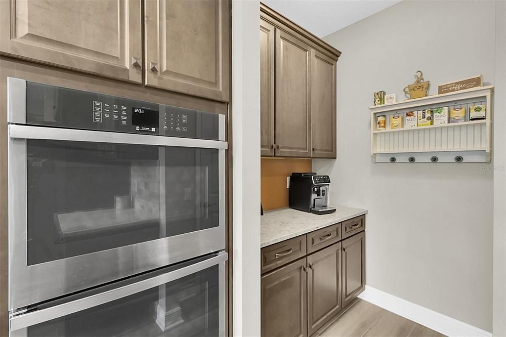 На продажу: $729,000 (4 спален, 2 ванн, 2706 Квадратных фут)