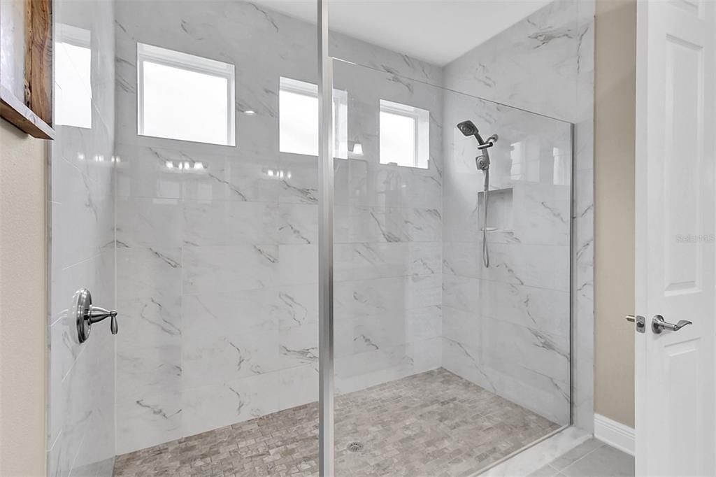 На продажу: $729,000 (4 спален, 2 ванн, 2706 Квадратных фут)