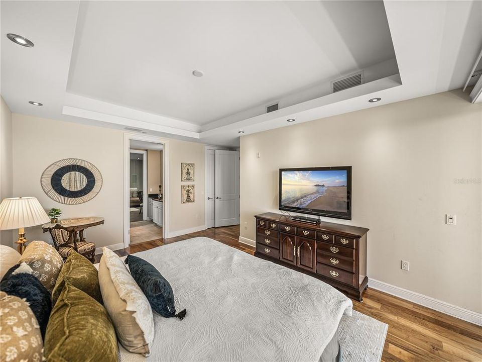 出租: $20,000 (3 贝兹, 3 浴室, 4245 平方英尺)