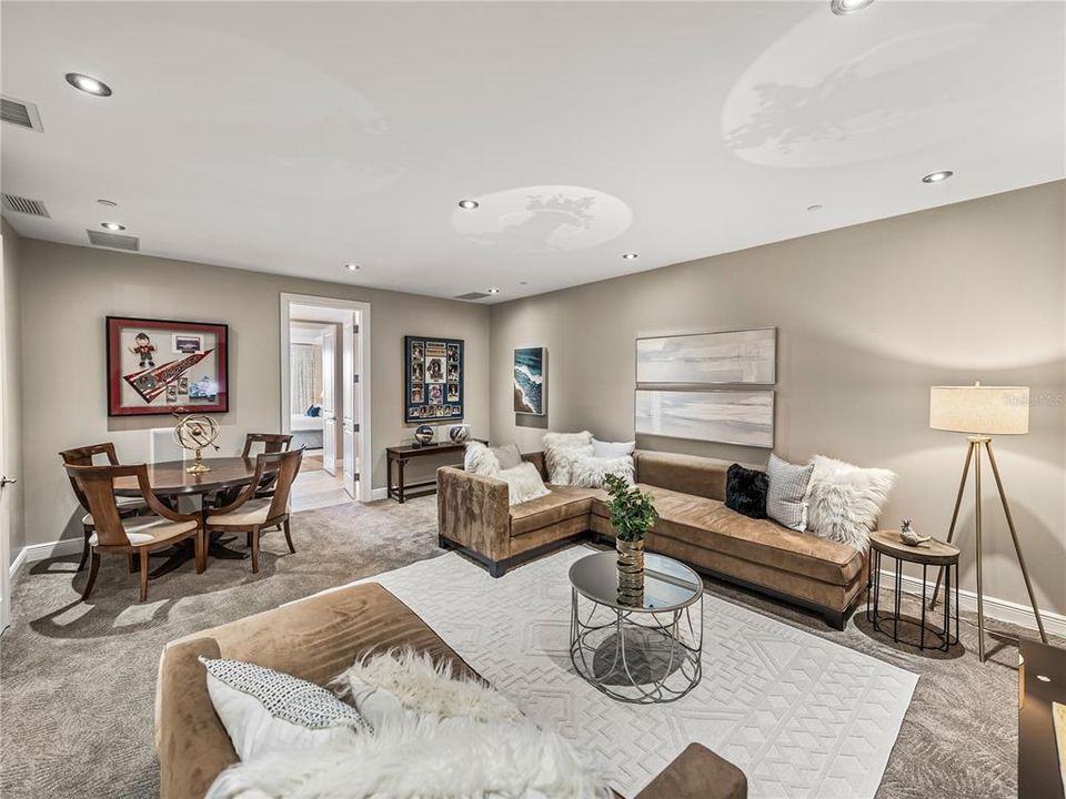 出租: $20,000 (3 贝兹, 3 浴室, 4245 平方英尺)