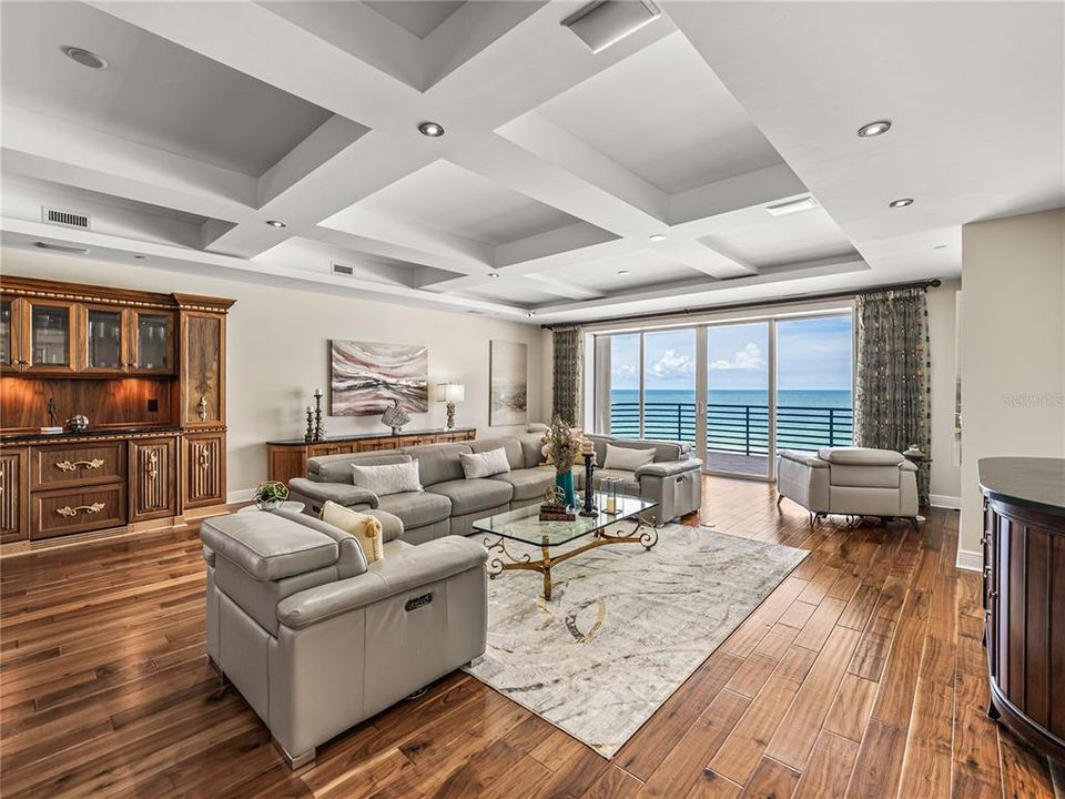 出租: $20,000 (3 贝兹, 3 浴室, 4245 平方英尺)