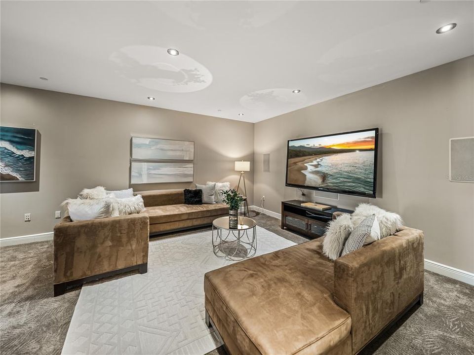 出租: $20,000 (3 贝兹, 3 浴室, 4245 平方英尺)