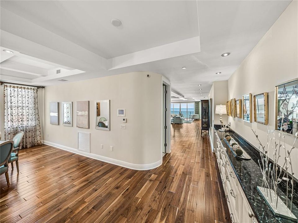 出租: $20,000 (3 贝兹, 3 浴室, 4245 平方英尺)