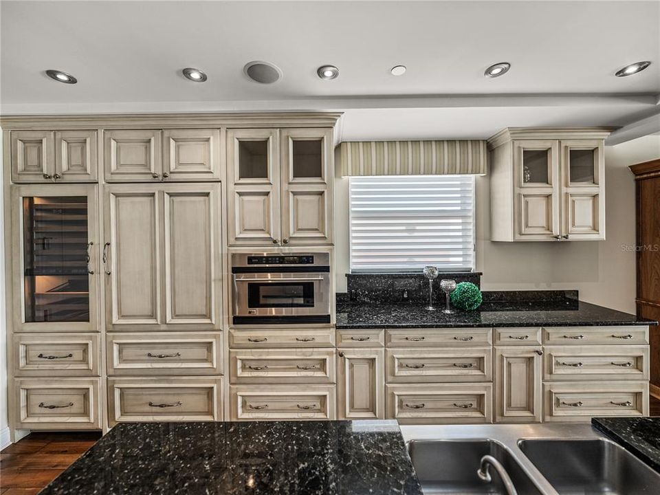 出租: $20,000 (3 贝兹, 3 浴室, 4245 平方英尺)