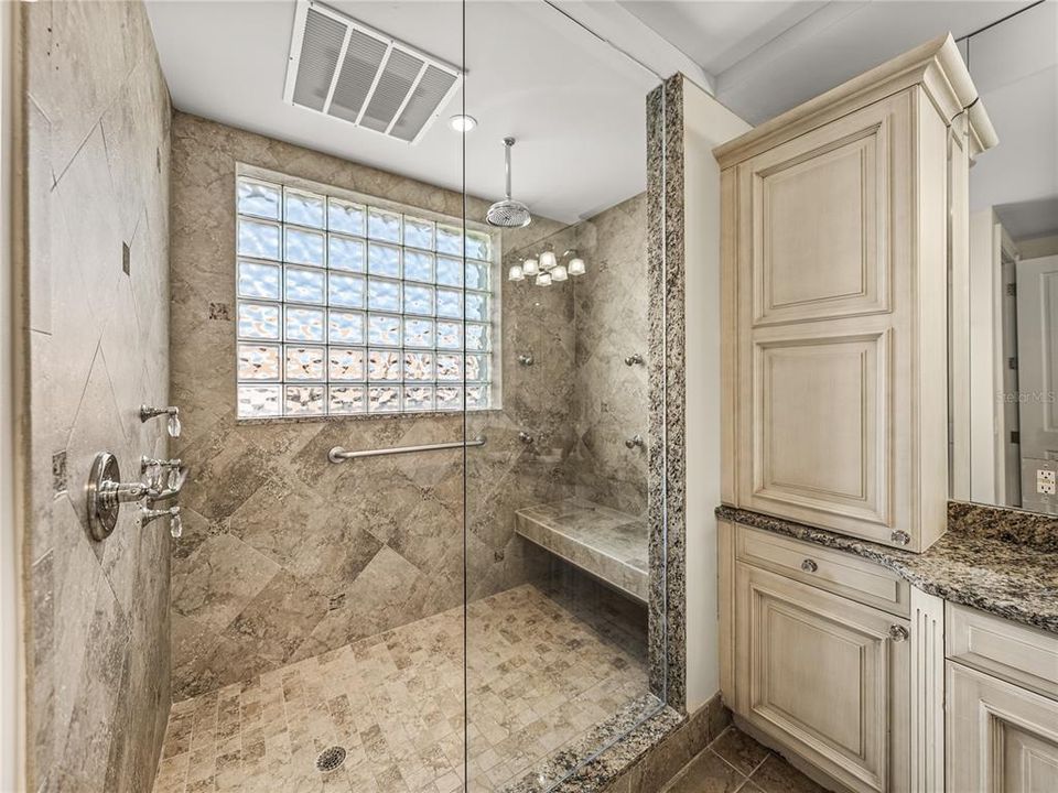 出租: $20,000 (3 贝兹, 3 浴室, 4245 平方英尺)