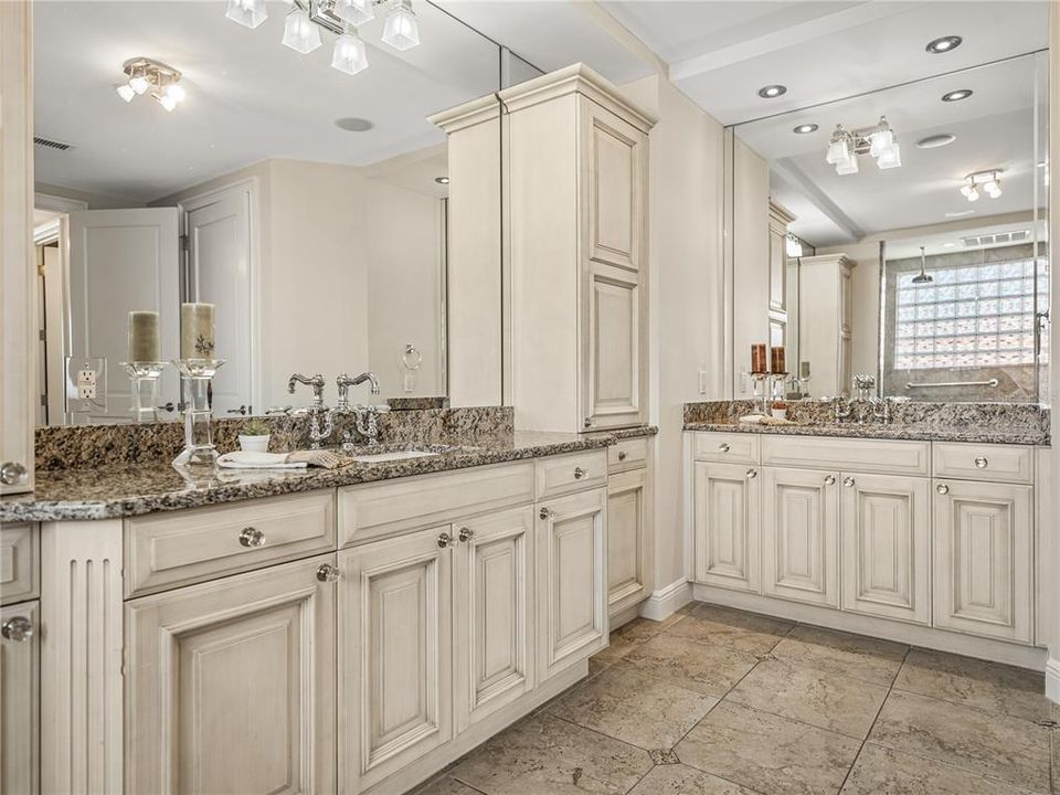 出租: $20,000 (3 贝兹, 3 浴室, 4245 平方英尺)