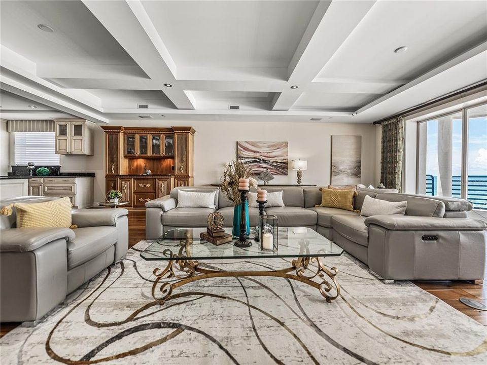 出租: $20,000 (3 贝兹, 3 浴室, 4245 平方英尺)