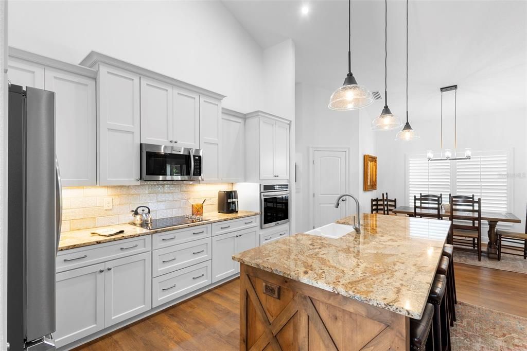 En Venta: $1,295,000 (3 camas, 4 baños, 3313 Pies cuadrados)