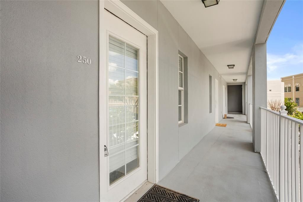 Под контрактом: $290,000 (2 спален, 2 ванн, 1360 Квадратных фут)