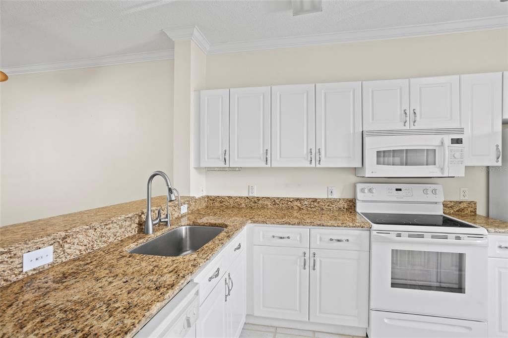 Под контрактом: $290,000 (2 спален, 2 ванн, 1360 Квадратных фут)