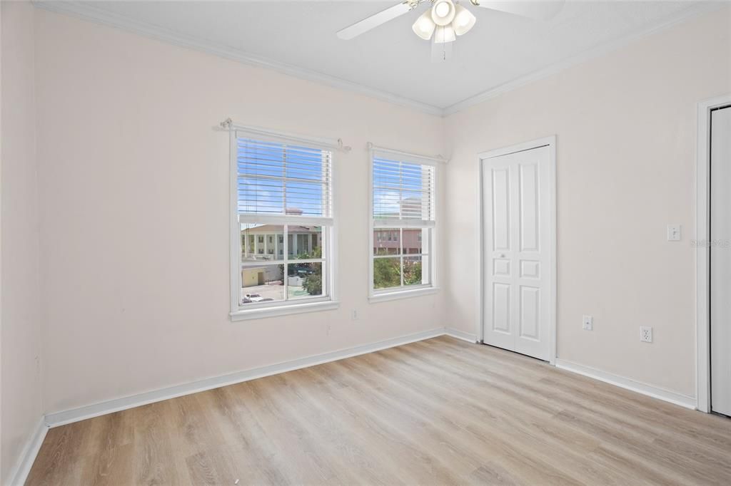 Под контрактом: $290,000 (2 спален, 2 ванн, 1360 Квадратных фут)