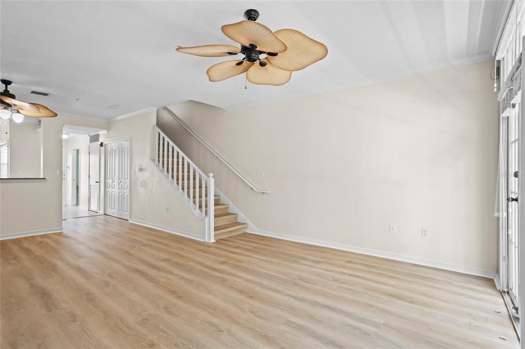 Под контрактом: $290,000 (2 спален, 2 ванн, 1360 Квадратных фут)