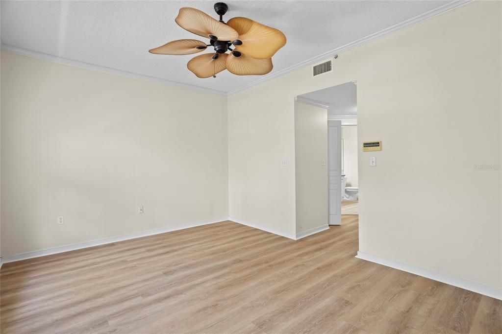 Под контрактом: $290,000 (2 спален, 2 ванн, 1360 Квадратных фут)