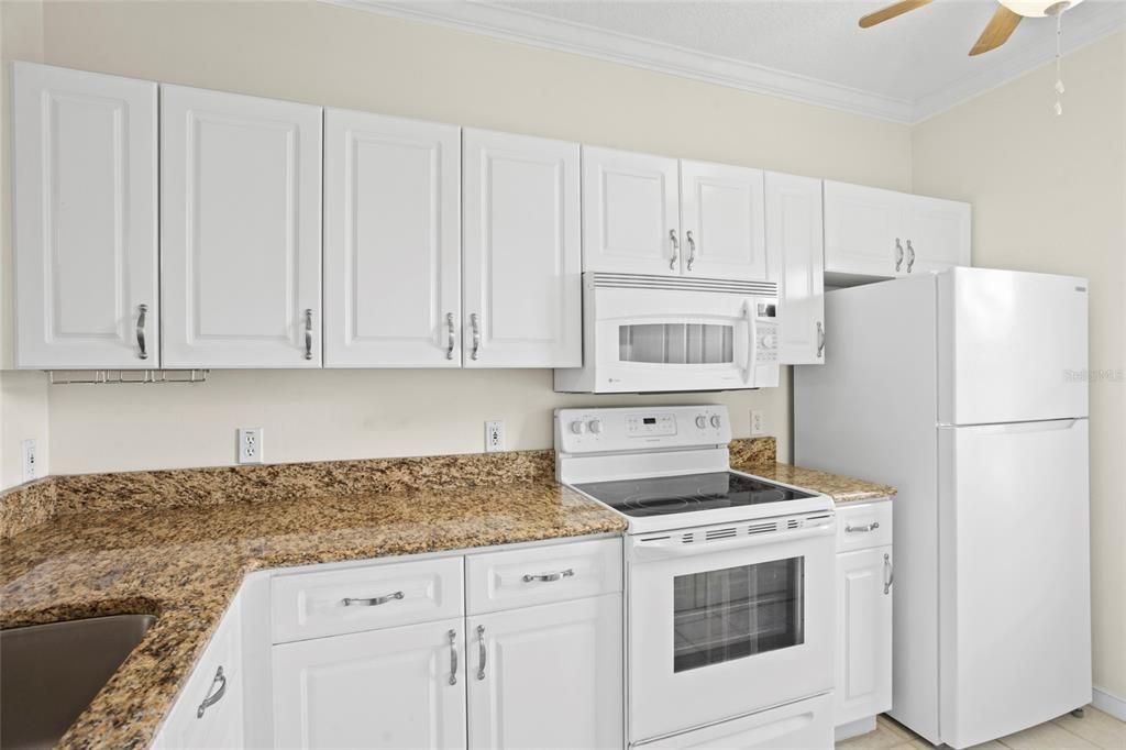 Под контрактом: $290,000 (2 спален, 2 ванн, 1360 Квадратных фут)