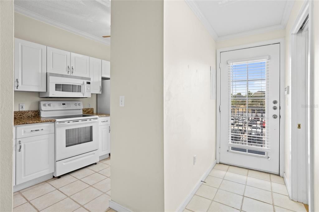 Под контрактом: $290,000 (2 спален, 2 ванн, 1360 Квадратных фут)