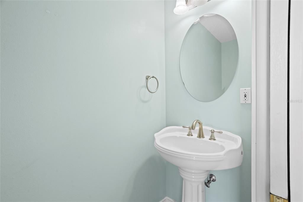 Под контрактом: $290,000 (2 спален, 2 ванн, 1360 Квадратных фут)