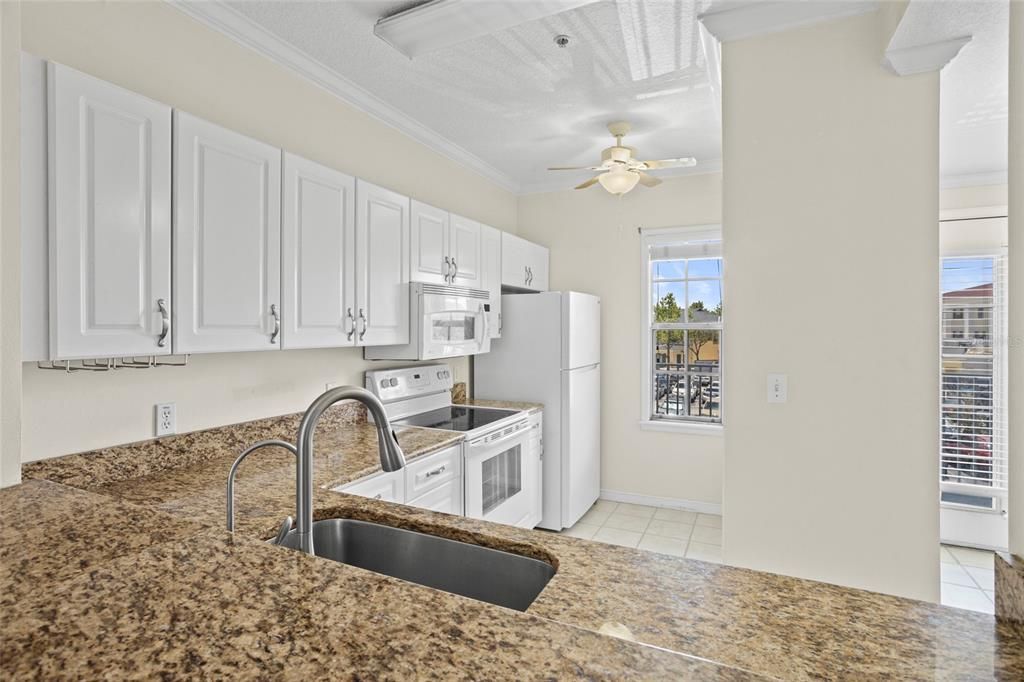 Под контрактом: $290,000 (2 спален, 2 ванн, 1360 Квадратных фут)