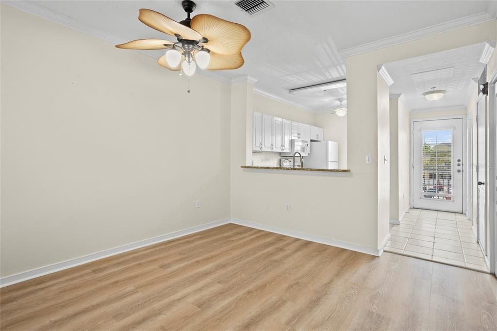 Под контрактом: $290,000 (2 спален, 2 ванн, 1360 Квадратных фут)