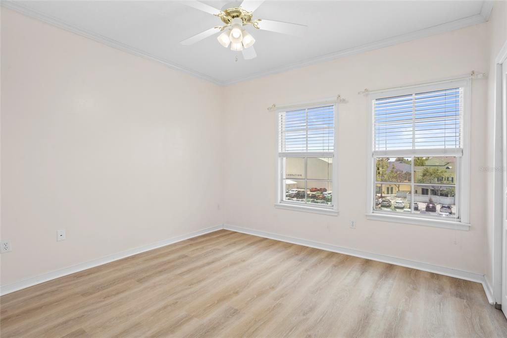 Под контрактом: $290,000 (2 спален, 2 ванн, 1360 Квадратных фут)