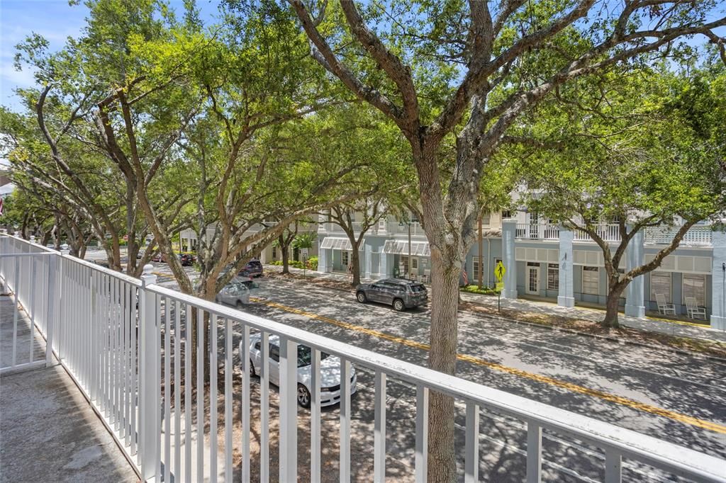 Под контрактом: $290,000 (2 спален, 2 ванн, 1360 Квадратных фут)