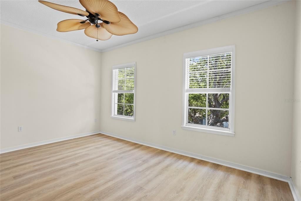 Под контрактом: $290,000 (2 спален, 2 ванн, 1360 Квадратных фут)