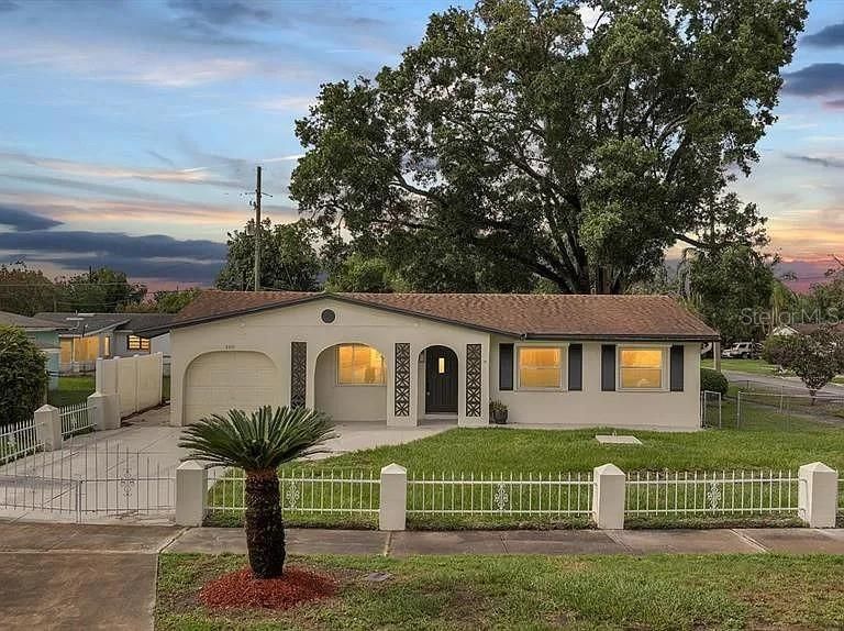 最近售出: $330,000 (4 贝兹, 2 浴室, 1489 平方英尺)