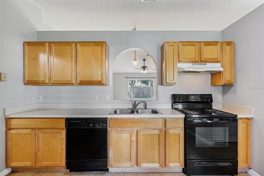 Active With Contract: $365,000 (3 beds, 2 baths, 1264 Square Feet)