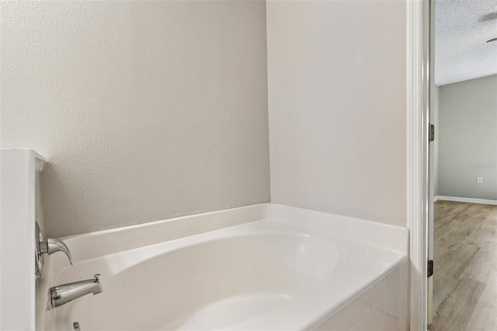 Active With Contract: $365,000 (3 beds, 2 baths, 1264 Square Feet)