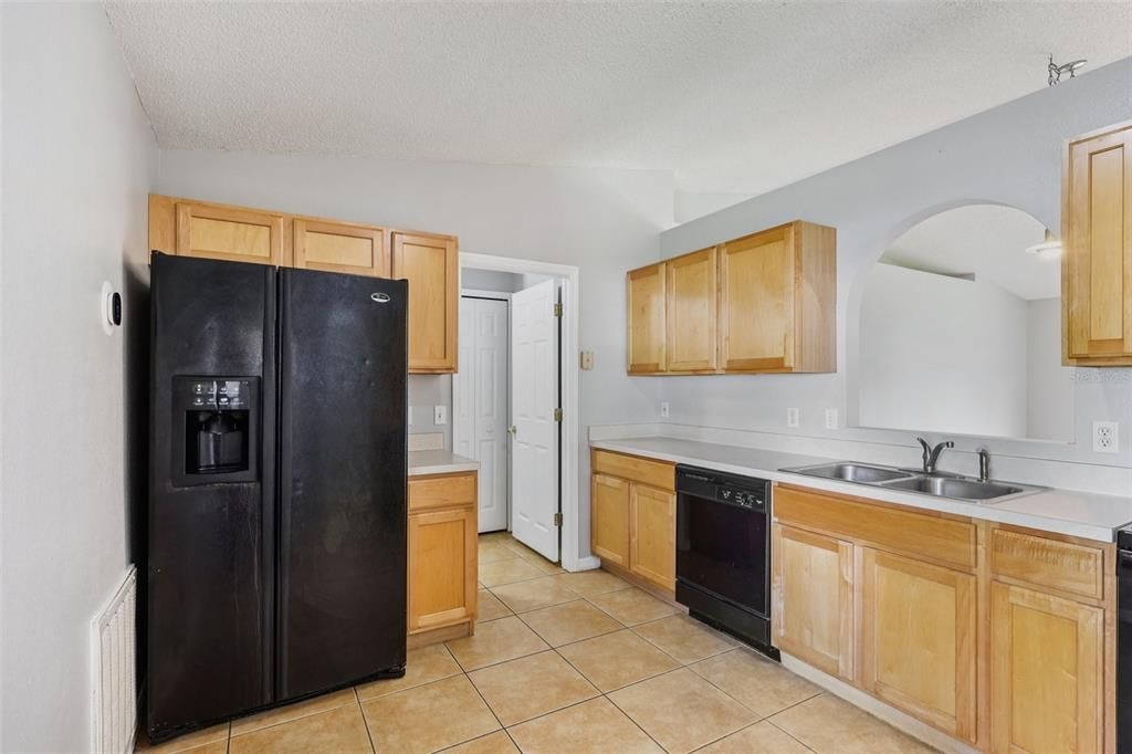 Active With Contract: $365,000 (3 beds, 2 baths, 1264 Square Feet)
