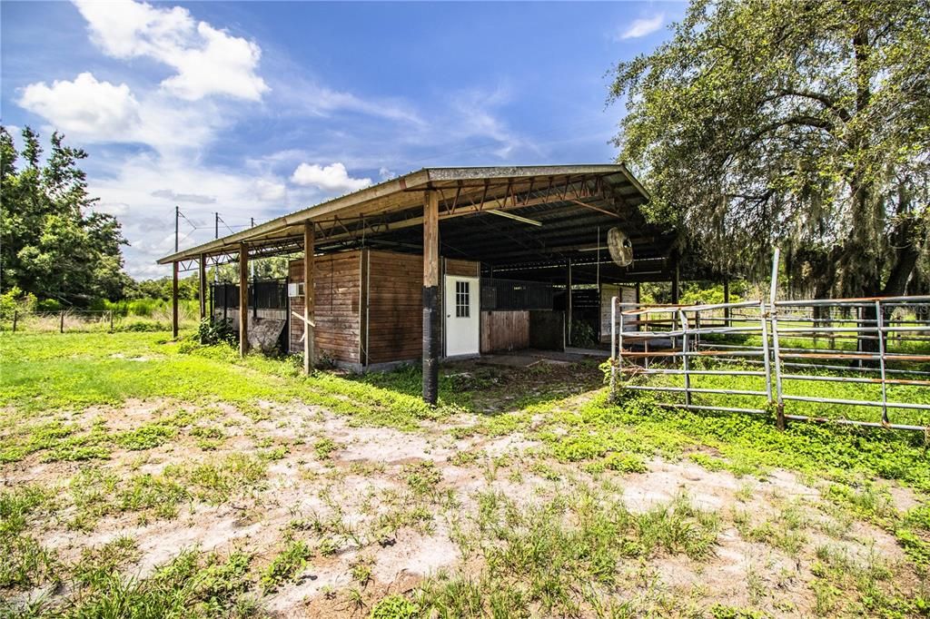 Под контрактом: $469,900 (4 спален, 4 ванн, 2520 Квадратных фут)