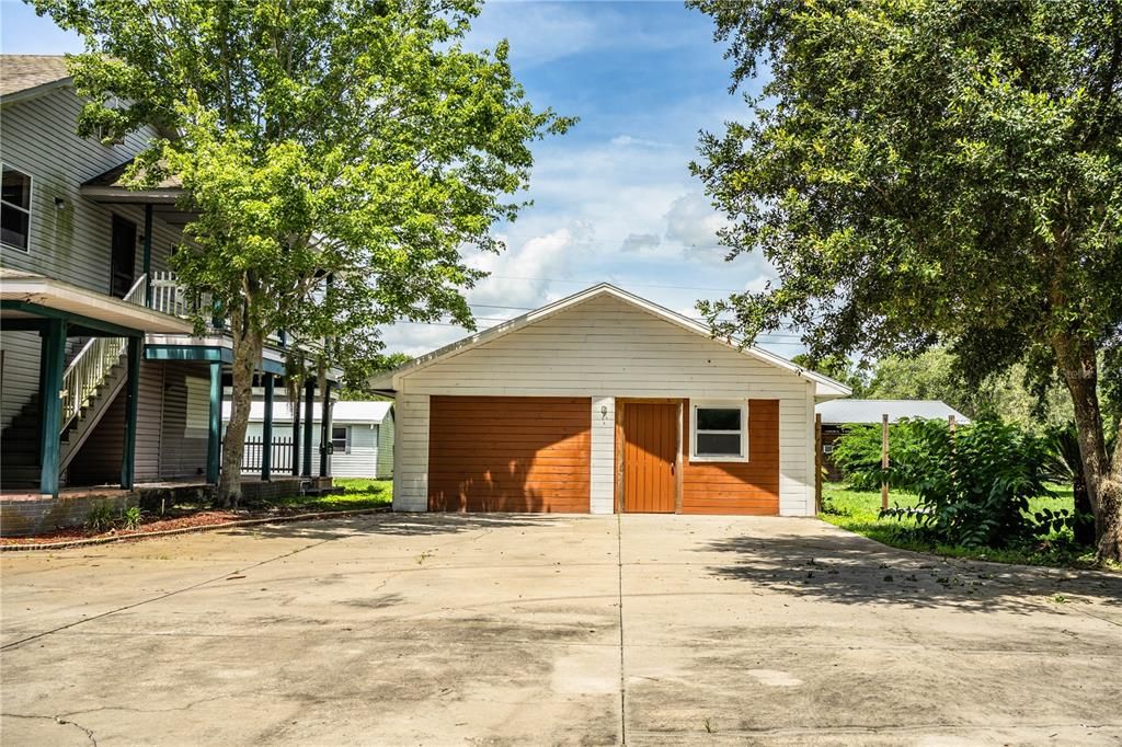 Под контрактом: $469,900 (4 спален, 4 ванн, 2520 Квадратных фут)