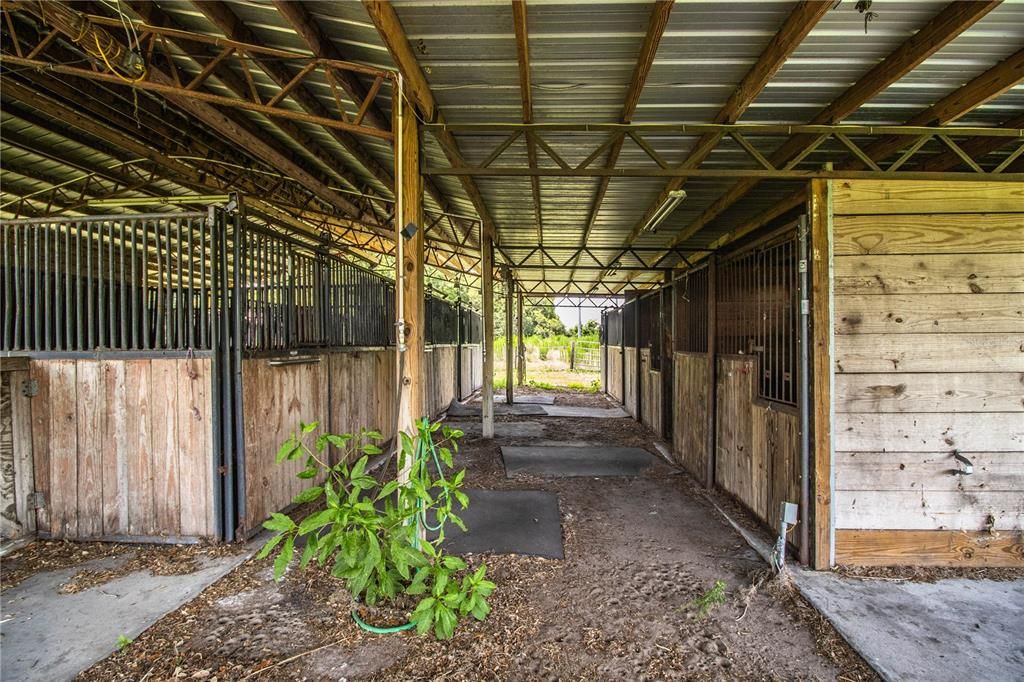 Под контрактом: $469,900 (4 спален, 4 ванн, 2520 Квадратных фут)