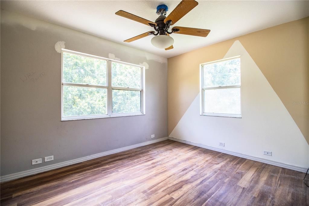 Под контрактом: $469,900 (4 спален, 4 ванн, 2520 Квадратных фут)