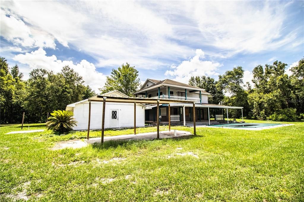 Под контрактом: $469,900 (4 спален, 4 ванн, 2520 Квадратных фут)