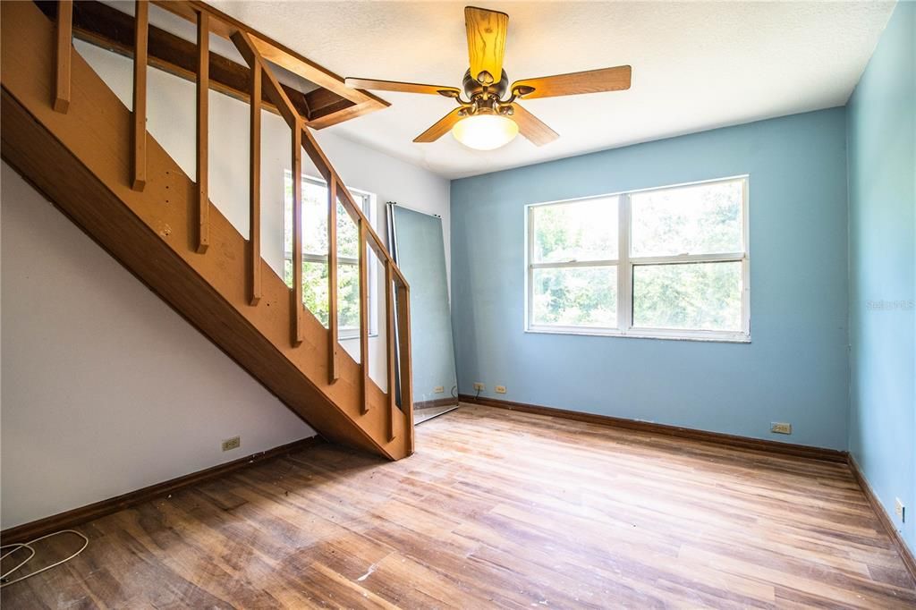 Под контрактом: $469,900 (4 спален, 4 ванн, 2520 Квадратных фут)