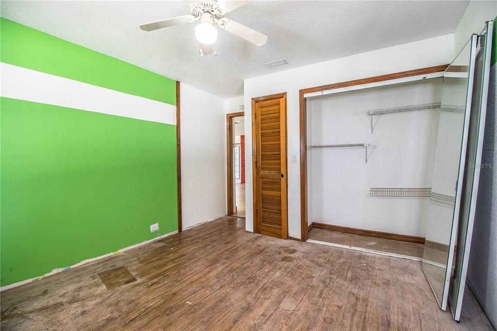 Под контрактом: $469,900 (4 спален, 4 ванн, 2520 Квадратных фут)