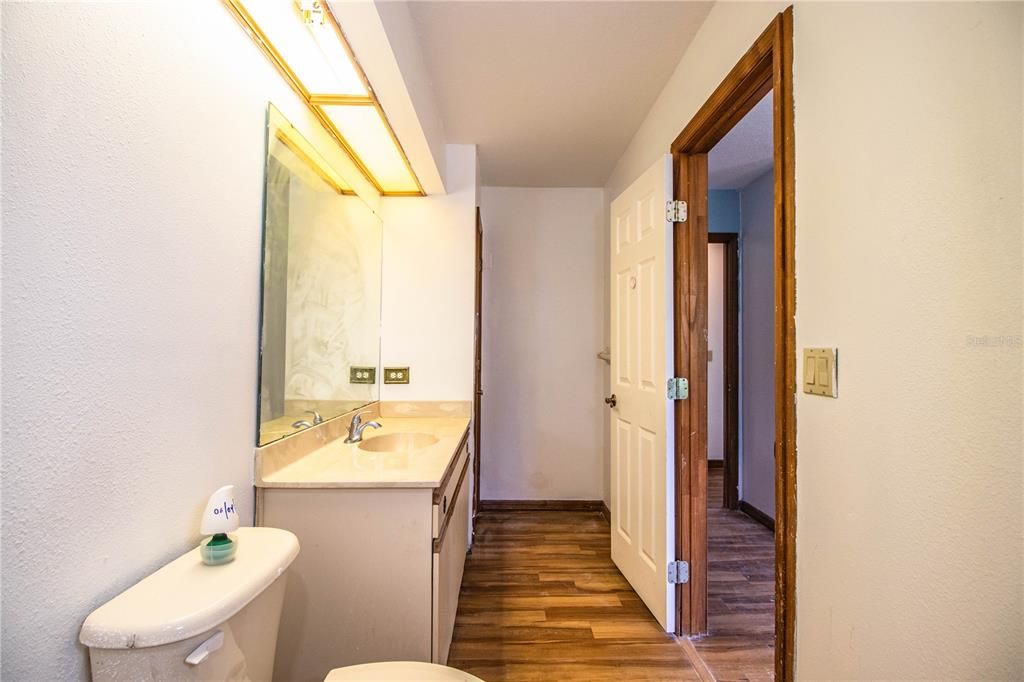 Под контрактом: $469,900 (4 спален, 4 ванн, 2520 Квадратных фут)