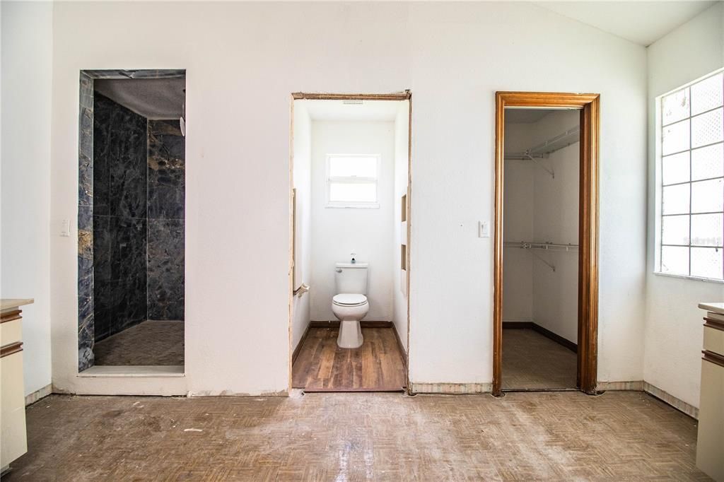 Под контрактом: $469,900 (4 спален, 4 ванн, 2520 Квадратных фут)