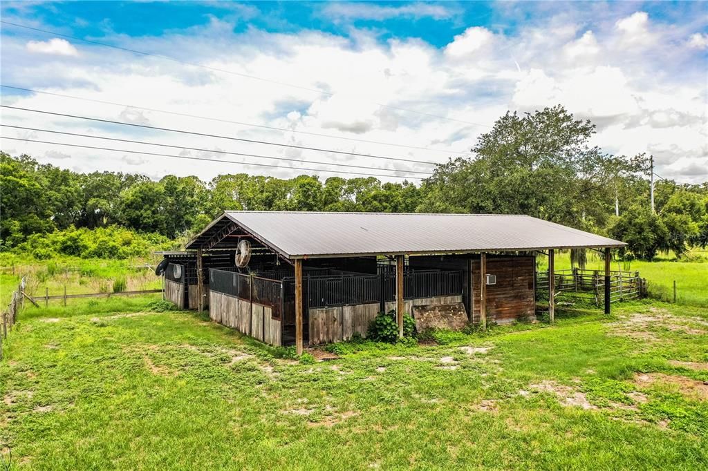 Под контрактом: $469,900 (4 спален, 4 ванн, 2520 Квадратных фут)