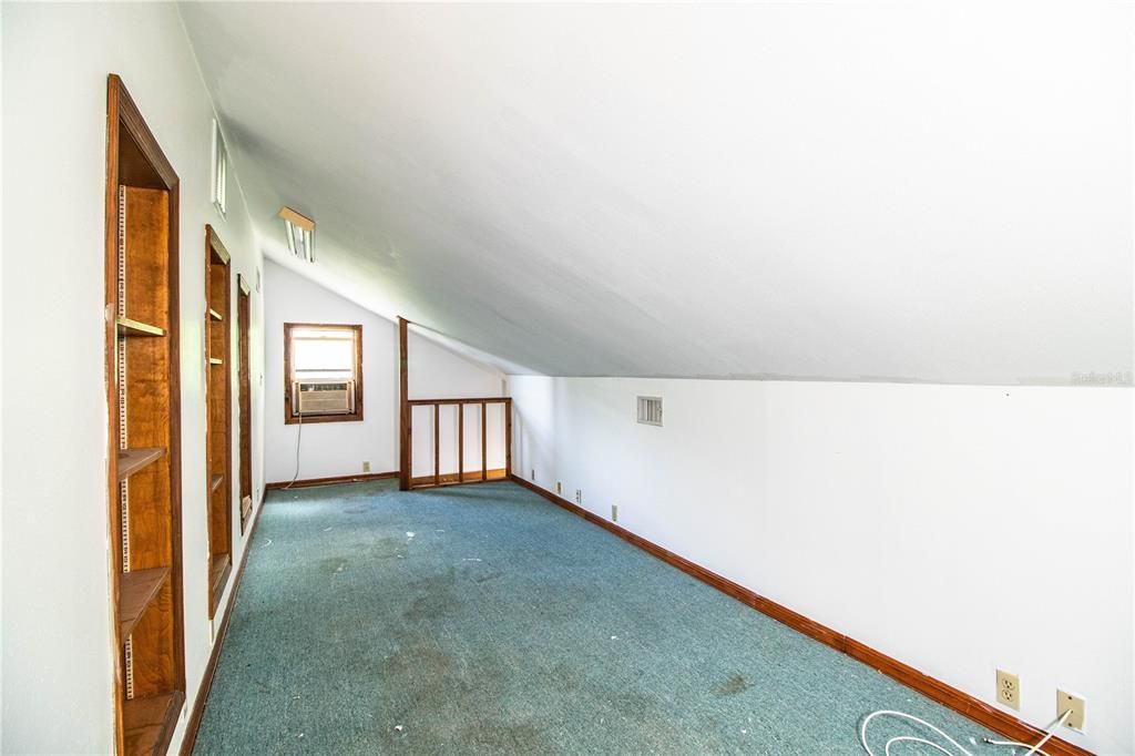 Под контрактом: $469,900 (4 спален, 4 ванн, 2520 Квадратных фут)