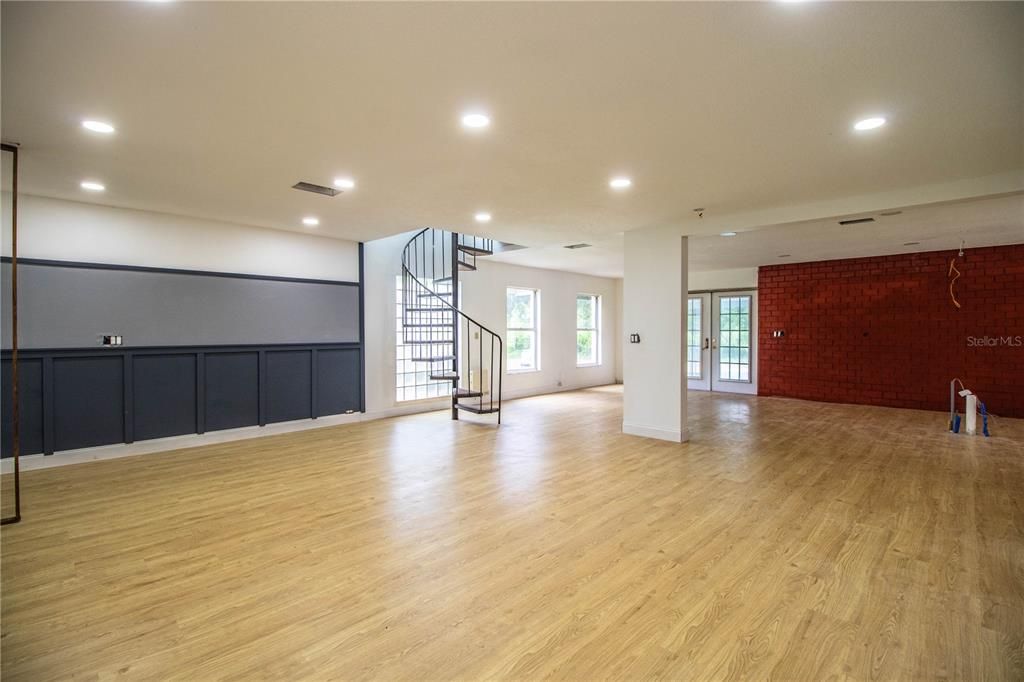 Под контрактом: $469,900 (4 спален, 4 ванн, 2520 Квадратных фут)