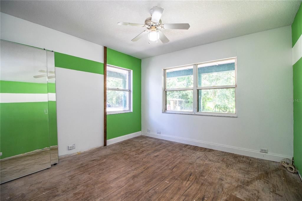 Под контрактом: $469,900 (4 спален, 4 ванн, 2520 Квадратных фут)