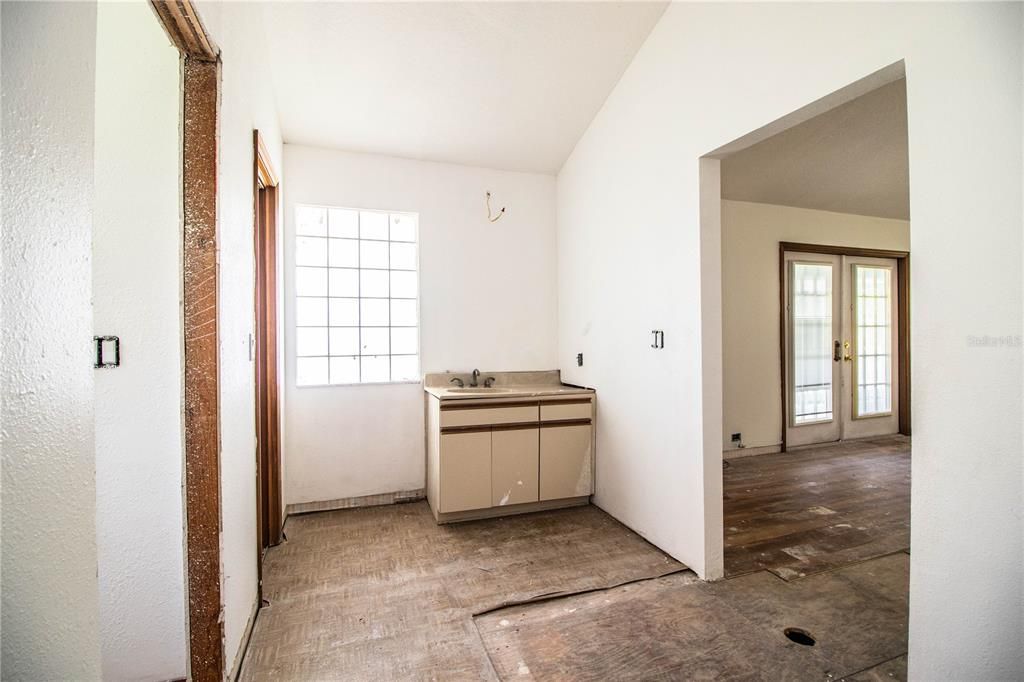 Под контрактом: $469,900 (4 спален, 4 ванн, 2520 Квадратных фут)