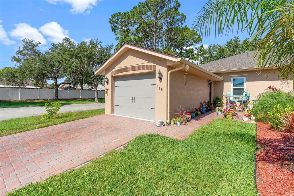 Activo con contrato: $229,500 (2 camas, 2 baños, 1055 Pies cuadrados)