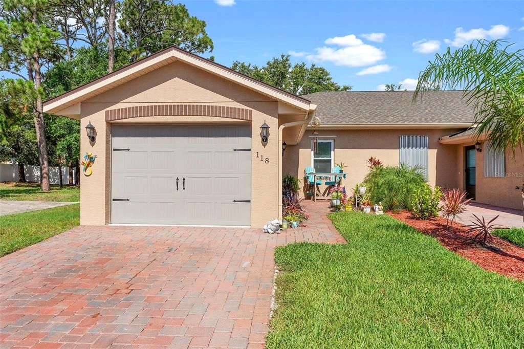 Activo con contrato: $229,500 (2 camas, 2 baños, 1055 Pies cuadrados)