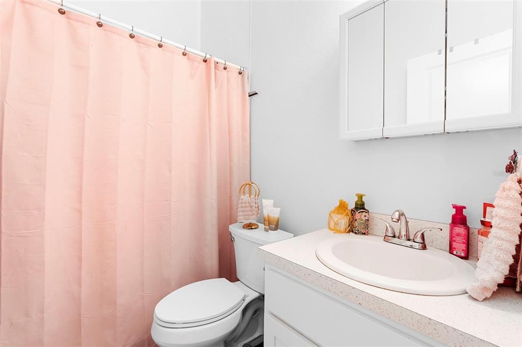 Activo con contrato: $229,500 (2 camas, 2 baños, 1055 Pies cuadrados)