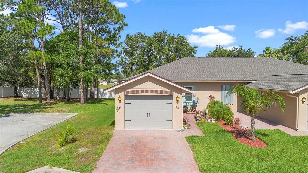 Activo con contrato: $229,500 (2 camas, 2 baños, 1055 Pies cuadrados)