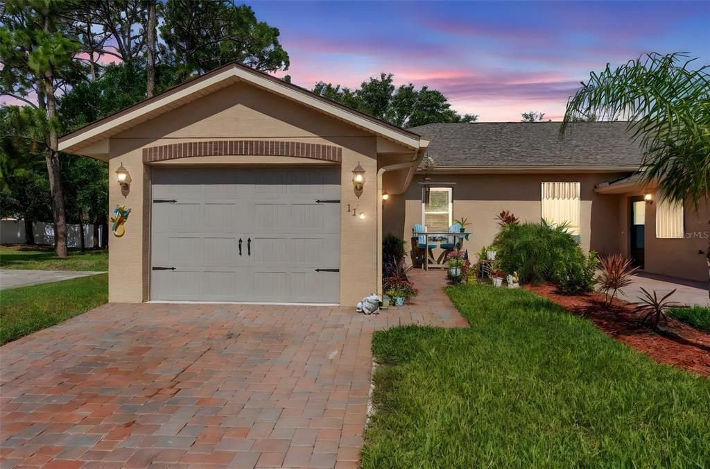 Activo con contrato: $229,500 (2 camas, 2 baños, 1055 Pies cuadrados)