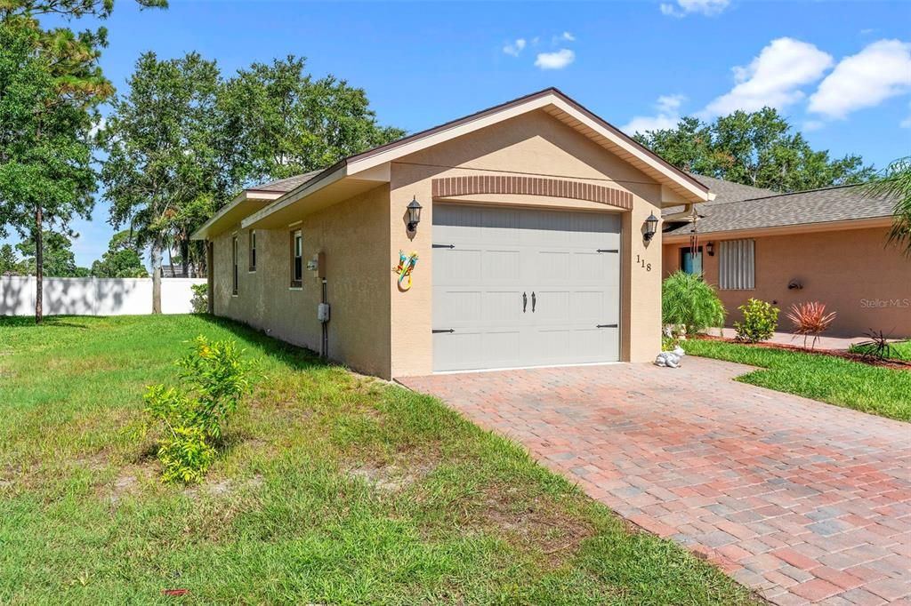 Activo con contrato: $229,500 (2 camas, 2 baños, 1055 Pies cuadrados)